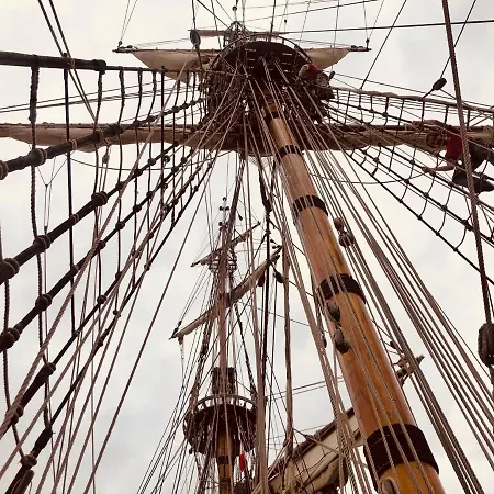 Nuit Insolite A Bord D'un Voilier *