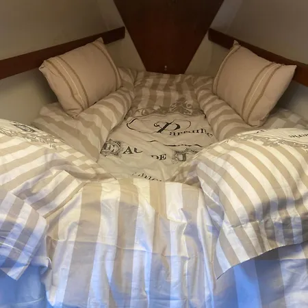 Nuit Insolite A Bord D'un Voilier