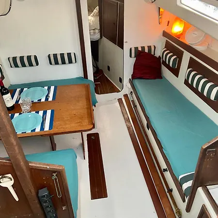 Nuit Insolite A Bord D'un Voilier * Λα Ροσέλ