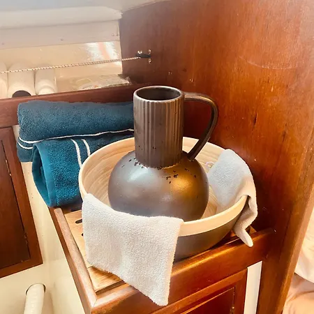 Nuit Insolite A Bord D'un Voilier Πλωτό κατάλυμα *